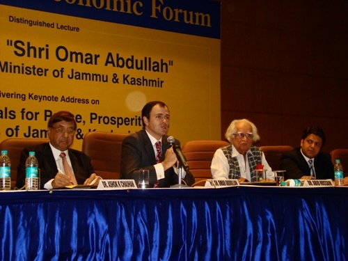 Dr. Aseem Chauhan & Founder President, Dr. Ashok Chauhan With Mr. Omar Abdullah, Former Chief Minister, Jammu & Kashmir at Amity University Noida 2009