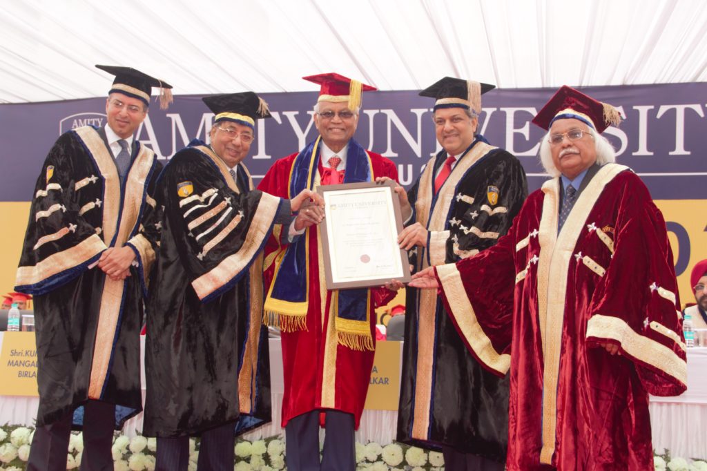 Padma Vibhushan Dr. Raghunath Mashelkar Receiving the Honorary Doctorate from Dr. Aseem Chauhan at Amity University Gurugram Convocation 2019