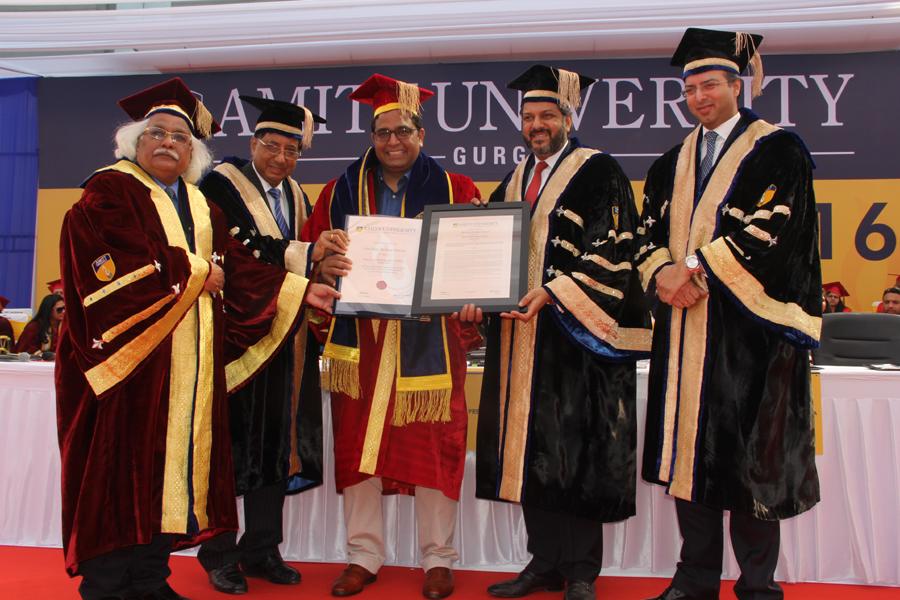 Vijay Shekhar Sharma (Founder, PayTM) Receiving the Doctorate of Sciences (D.Sc.) from Dr. Aseem Chauhan at Amity University Gurugram Convocation 2016
