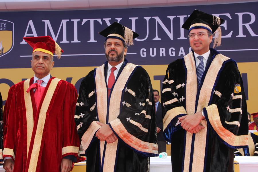 Shri Sunil Bharti Mittal (Founder & Chairman, Bharti Enterprises) receives Honorary Doctorate by Dr. Aseem Chauhan during Convocation 2016 at Amity Gurugram