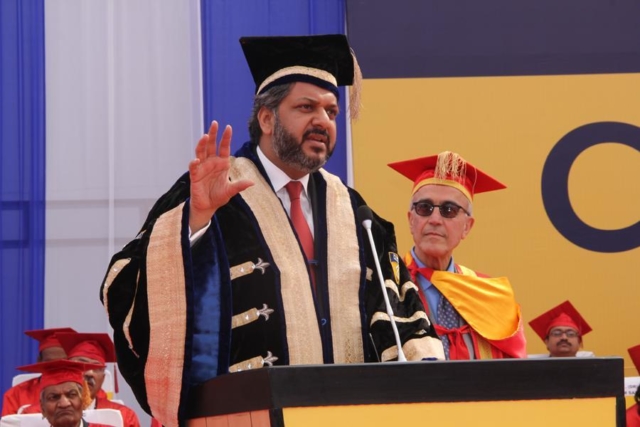 Dr. Dariush Rafinejad (CEO Blue Dome Consulting) Being Welcomed by Dr. Aseem Chauhan at Amity University Gurugram during convocation 2016