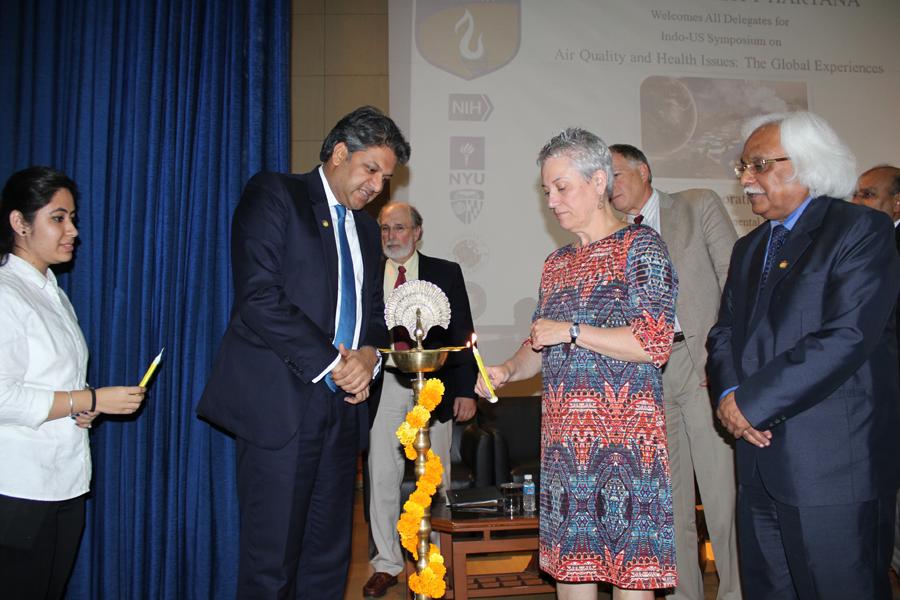 Dr. Aseem Chauhan with Dr. Gwen Collman, Director, NIEHS, USA at Indo US symposium on Air Quality and Health Issues at Amity University Gurugram