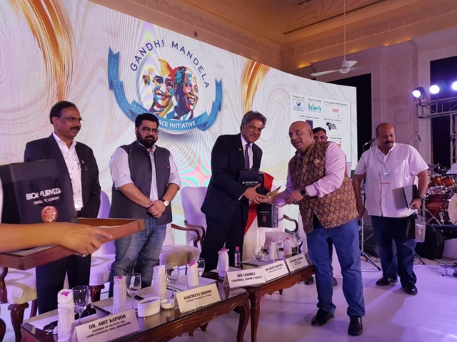 Dr. Aseem Chauhan being felicitated by Dr Annurag Batra, Chairman and Editor-in-chief of BW Businessworld and exchange4media and Founder of Believe Foundation at Gandhi-Mandela Peace Initiative